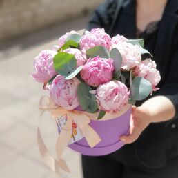 Коробочка с пионами